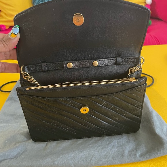 Authentic Balenciaga “BB” wallet on chain - Picture 3 of 5